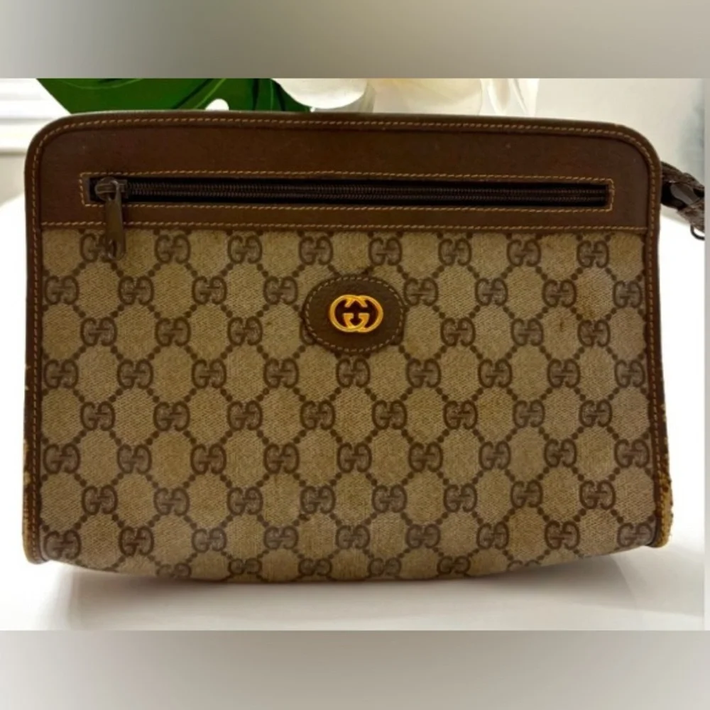 GUCCI Monogram Clutch, Authentic. EUC